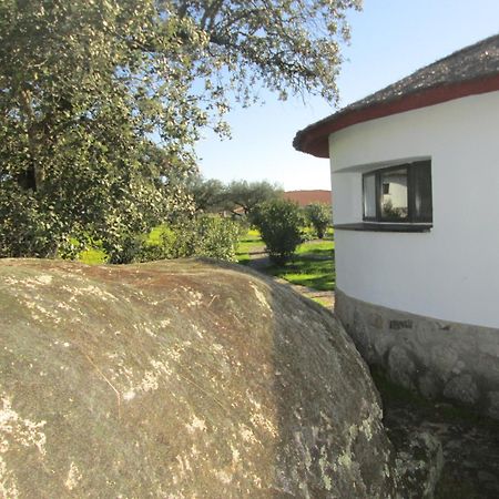 CHOZOS de la DEHESA Aparthotel La Roca de la Sierra Exterior foto