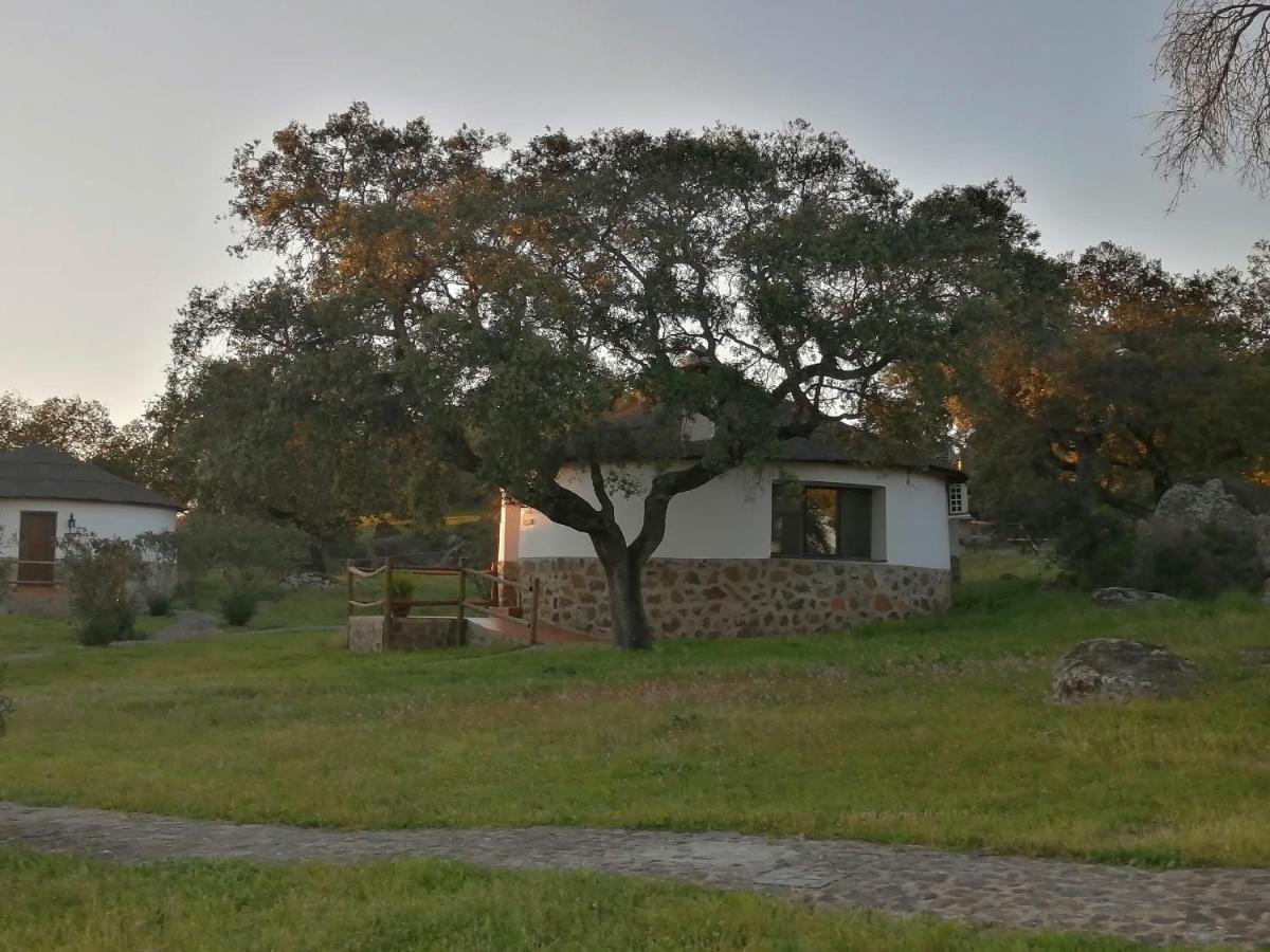 CHOZOS de la DEHESA Aparthotel La Roca de la Sierra Exterior foto