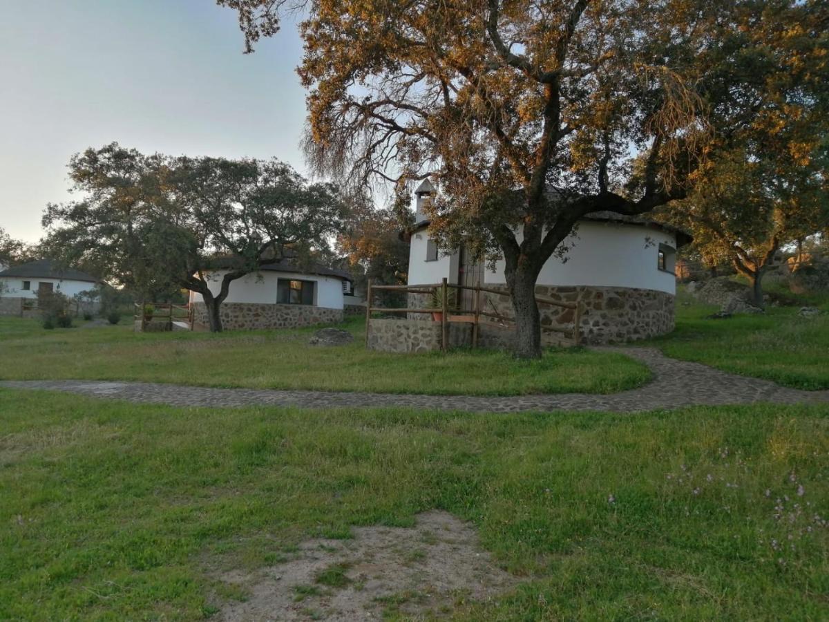 CHOZOS de la DEHESA Aparthotel La Roca de la Sierra Exterior foto